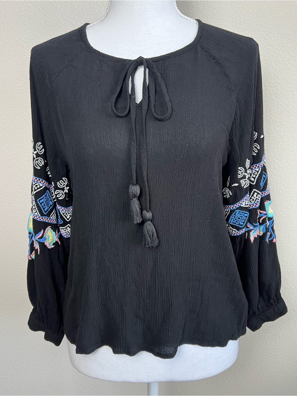 Women’s Black Embroidered Prairie Top XS Boho Tassel Tie Floral‎ Sleeve Blouse